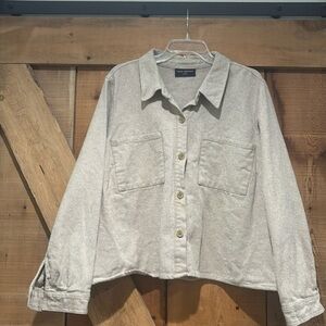 Cropped beige and white jacket with pockets